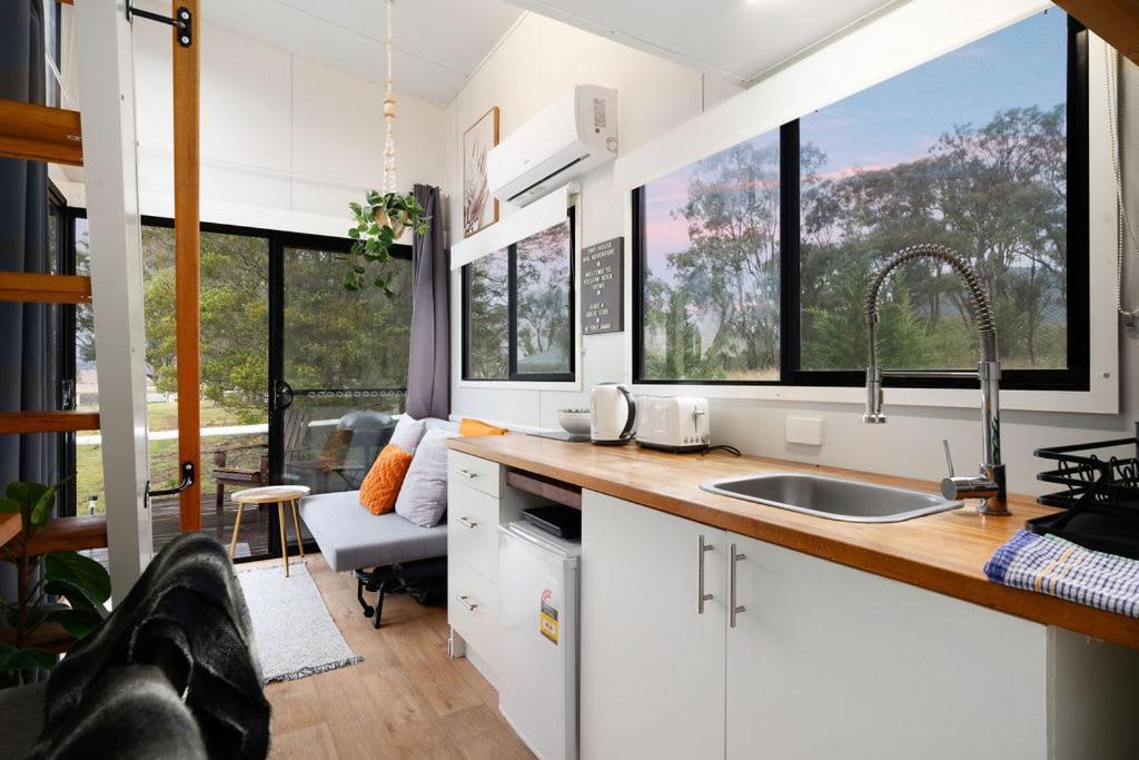 Yellow Rock Views By Tiny Away Broke Exterior foto